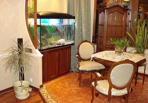 Аквариум в интерьере: 15 фото