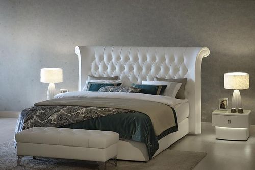 Белые кровати (60 фото): светлый дизайн интерьера спальни, 120 х 200 и другие размеры, кожаная глянцевая модель со стразами, классика и модерн (кровать, мебель, спальня) Белые кровати (60 фото): светлый дизайн интерьера спальни, 120 х 200 и другие размеры, кожаная глянцевая модель со стразами, классика и модерн