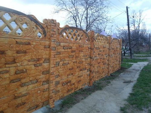 Бетонный забор (61 фото): железобетонное ограждение и изделие из бетона, универсальная конструкция из плиты и панелей, краска для ворот (забор, бетонный) Бетонный забор (61 фото): железобетонное ограждение и изделие из бетона, универсальная конструкция из плиты и панелей, краска для ворот