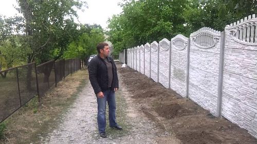 Бетонный забор (61 фото): железобетонное ограждение и изделие из бетона, универсальная конструкция из плиты и панелей, краска для ворот (забор, бетонный) Бетонный забор (61 фото): железобетонное ограждение и изделие из бетона, универсальная конструкция из плиты и панелей, краска для ворот