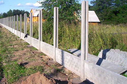 Бетонный забор (61 фото): железобетонное ограждение и изделие из бетона, универсальная конструкция из плиты и панелей, краска для ворот (забор, бетонный) Бетонный забор (61 фото): железобетонное ограждение и изделие из бетона, универсальная конструкция из плиты и панелей, краска для ворот