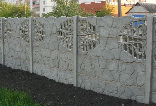 Бетонный забор (61 фото): железобетонное ограждение и изделие из бетона, универсальная конструкция из плиты и панелей, краска для ворот (забор, бетонный) Бетонный забор (61 фото): железобетонное ограждение и изделие из бетона, универсальная конструкция из плиты и панелей, краска для ворот