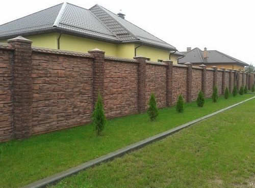 Бетонный забор (61 фото): железобетонное ограждение и изделие из бетона, универсальная конструкция из плиты и панелей, краска для ворот (забор, бетонный) Бетонный забор (61 фото): железобетонное ограждение и изделие из бетона, универсальная конструкция из плиты и панелей, краска для ворот