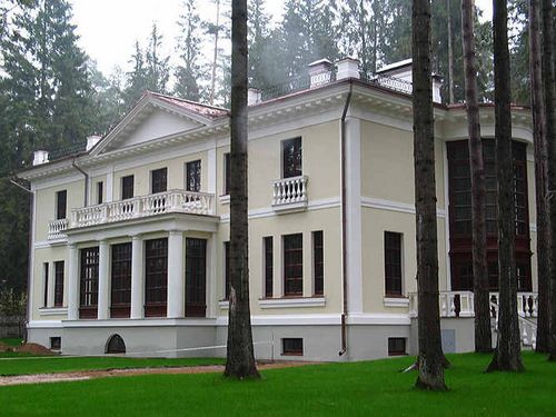 Фасады домов в различных стилях (82 фото): фасады в классическом английском, скандинавском и немецком стилях, прованс и шале (фасад, стиль) Фасады домов в различных стилях (82 фото): фасады в классическом английском, скандинавском и немецком стилях, прованс и шале