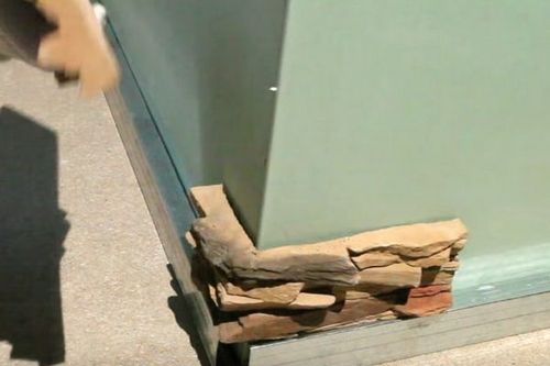 Искусственный камень для цоколя - виды, пошаговые инструкции по монтажу (камень, искусственный) Искусственный камень для цоколя - виды, пошаговые инструкции по монтажу