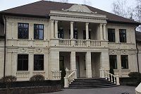 Искусственный камень для цоколя - виды, пошаговые инструкции по монтажу