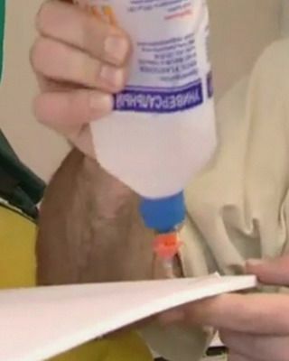 Как клеить потолочную плитку на потолок: на видео - оклейка потолка плиткой (плитка, потолок) Как клеить потолочную плитку на потолок: на видео - оклейка потолка плиткой