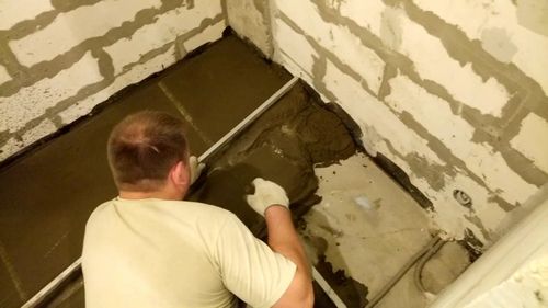 Как положить плитку на пол в туалете: как правильно залить основание и как класть плитку, особенности укладки своими руками