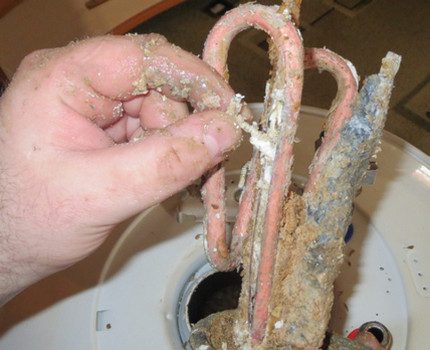 Как слить воду с водонагревателя раздичным способами