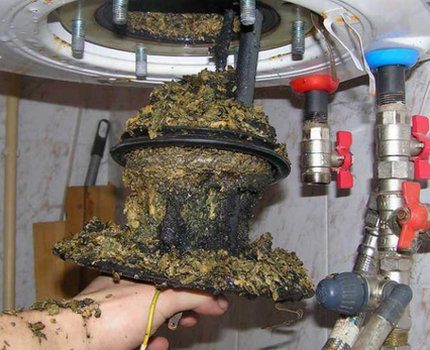 Как слить воду с водонагревателя раздичным способами