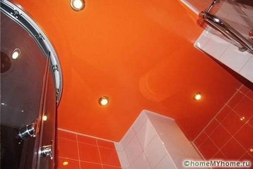 Какой выбрать потолок в ванной комнате: обзор популярных решений (потолок, ванна) Какой выбрать потолок в ванной комнате: обзор популярных решений