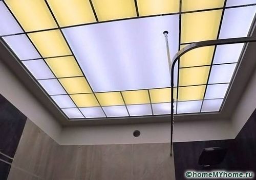 Какой выбрать потолок в ванной комнате: обзор популярных решений (потолок, ванна) Какой выбрать потолок в ванной комнате: обзор популярных решений