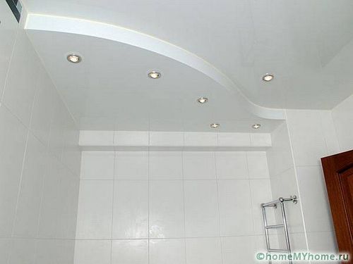 Какой выбрать потолок в ванной комнате: обзор популярных решений (потолок, ванна) Какой выбрать потолок в ванной комнате: обзор популярных решений