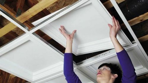 Клей для потолочной плитки: какой клей для пенопласта лучше, чем приклеить на потолок, чем разбавить составы «Титан» и «Мастер» (клеить, плитка) Клей для потолочной плитки: какой клей для пенопласта лучше, чем приклеить на потолок, чем разбавить составы «Титан» и «Мастер»