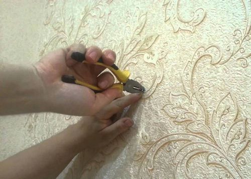 Крепление зеркала к стене: как повесить и чем закрепить, как приклеить декоративные модели без рамки, монтаж на гипсокартонную или бетонную стену (зеркало, стен, крепление) Крепление зеркала к стене: как повесить и чем закрепить, как приклеить декоративные модели без рамки, монтаж на гипсокартонную или бетонную стену