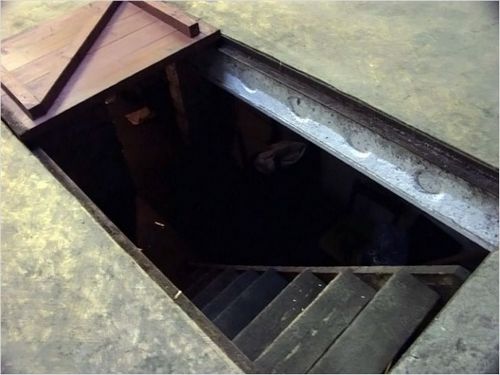 Лестница в гараже на второй этаж (лестница, ступень) Лестница в гараже на второй этаж