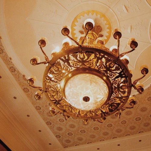 Люстры для гостиной: 20 фото
