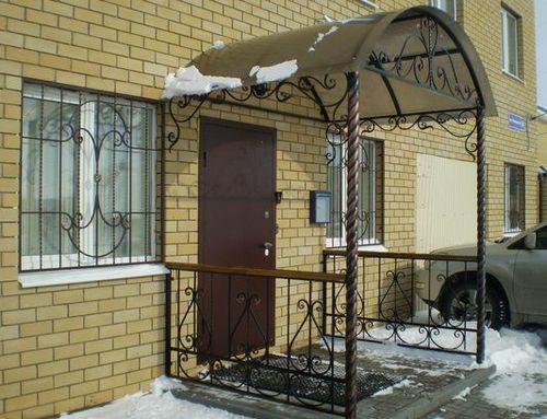 Навесы над крыльцом из металла + фото