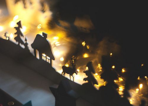 Новогодние вытынанки на окна 2018 из бумаги: схемы, фото, видео. (окно, бумага) Новогодние вытынанки на окна 2018 из бумаги: схемы, фото, видео.