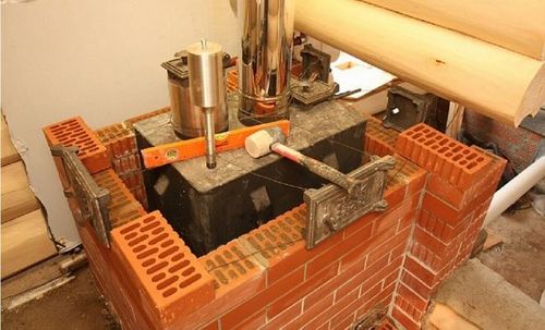 Обкладка железной печи в бане кирпичом