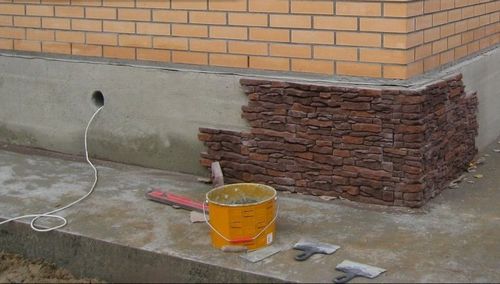 Отделка цоколя панелями под камень - особенности процесса + инструкция (панель, цоколь) Отделка цоколя панелями под камень - особенности процесса + инструкция