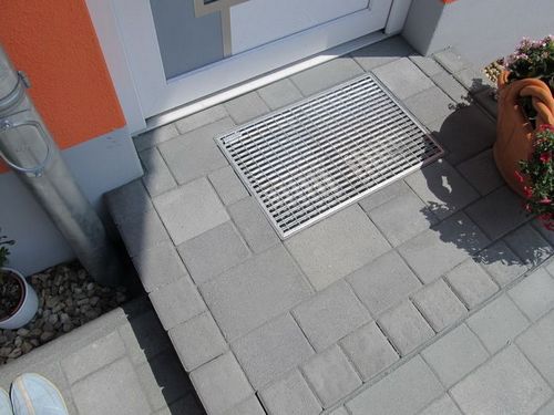 Отмостка вокруг дома из тротуарной плитки: фото, схема, чертежи, видео (дом, плитка) Отмостка вокруг дома из тротуарной плитки: фото, схема, чертежи, видео