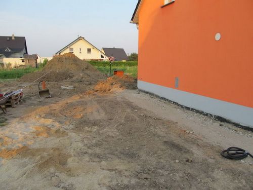 Отмостка вокруг дома из тротуарной плитки: фото, схема, чертежи, видео (дом, плитка) Отмостка вокруг дома из тротуарной плитки: фото, схема, чертежи, видео