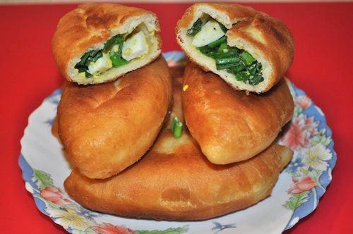 Пирожки с луком и яйцом: с зеленым луком, фото рецепт, дрожжевые пирожки пошагово, слоеное тесто, жареные