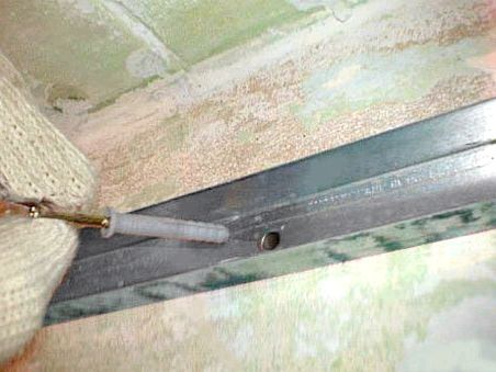 Пошаговая технология монтажа потолка из гипсокартона, устанавливаем потолочную конструкцию своими руками, с помощью видео и фото. (потолок, профиль, гипсокартона) Пошаговая технология монтажа потолка из гипсокартона, устанавливаем потолочную конструкцию своими руками, с помощью видео и фото.