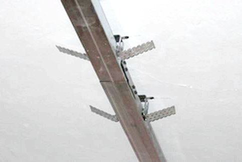 Пошаговая технология монтажа потолка из гипсокартона, устанавливаем потолочную конструкцию своими руками, с помощью видео и фото. (потолок, профиль, гипсокартона) Пошаговая технология монтажа потолка из гипсокартона, устанавливаем потолочную конструкцию своими руками, с помощью видео и фото.