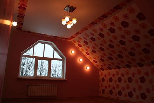 Потолочное освещение (71 фото): варианты для натяжных потолков, светящийся потолок как основная иллюминация, примеры для подвесной конструкции из гипсокартона (потолок, светильник) Потолочное освещение (71 фото): варианты для натяжных потолков, светящийся потолок как основная иллюминация, примеры для подвесной конструкции из гипсокартона