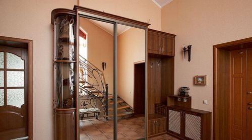 Шкаф-купе в коридор (76 фото): встроенные и угловые модели, дизайн узкой модели для длинного коридора (шкаф, купа) Шкаф-купе в коридор (76 фото): встроенные и угловые модели, дизайн узкой модели для длинного коридора