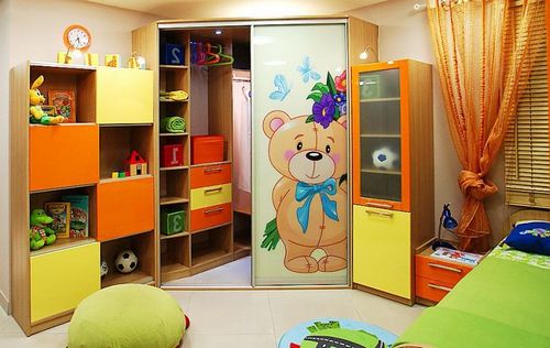 Шкафы для игрушек в детские комнаты (60 фото): мебель с ящиками для хранения одежды и других вещей
