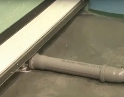 Слив для душевой кабины: разные виды и правила их монтажа
