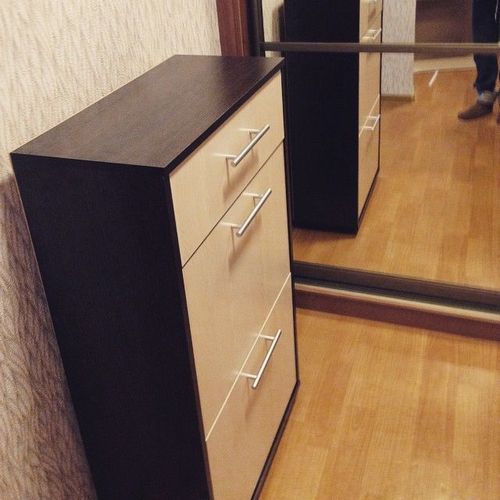 Тумбочка в прихожую: 10 фото