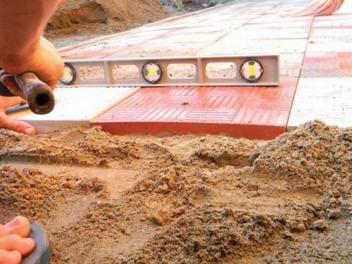 Укладка тротуарной плитки своими руками, видео