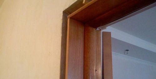 Установка межкомнатной двери своими руками: инструкция по монтажу