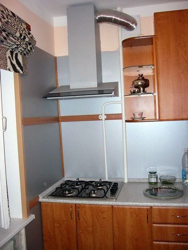Воздуховод для вытяжки на кухне (77 фото): монтаж пластиковой кухонной трубы своими руками (труба, воздуховод, вытяжка) Воздуховод для вытяжки на кухне (77 фото): монтаж пластиковой кухонной трубы своими руками