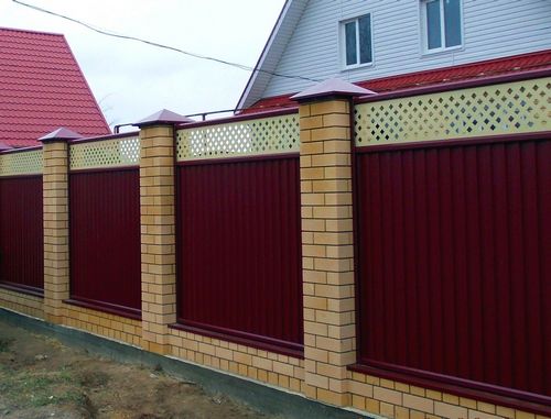 Забор из кирпича (54 фото): универсальное кирпичное ограждение для частного дома, красивые варианты заборов из облицовочного кирпича (кирпич, забор) Забор из кирпича (54 фото): универсальное кирпичное ограждение для частного дома, красивые варианты заборов из облицовочного кирпича